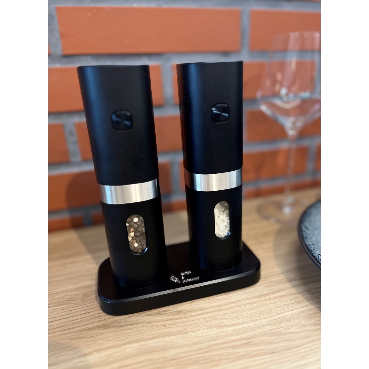 K02 - Electric salt and pepper grinders