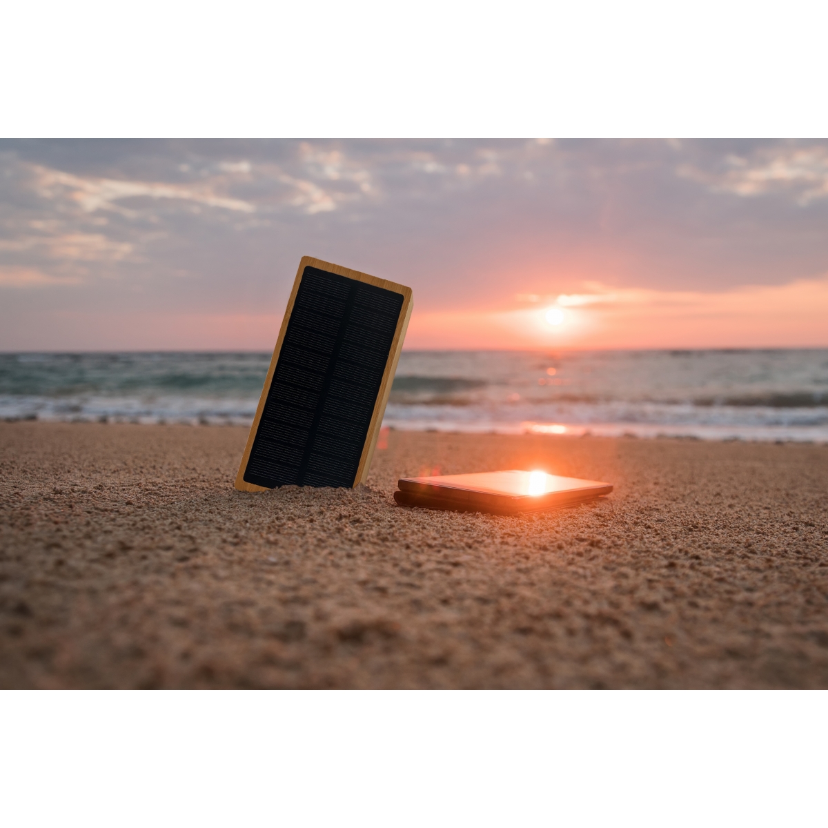 P32 - 10.000 mAh eco solar powerbank FSC® 100% Bamboo