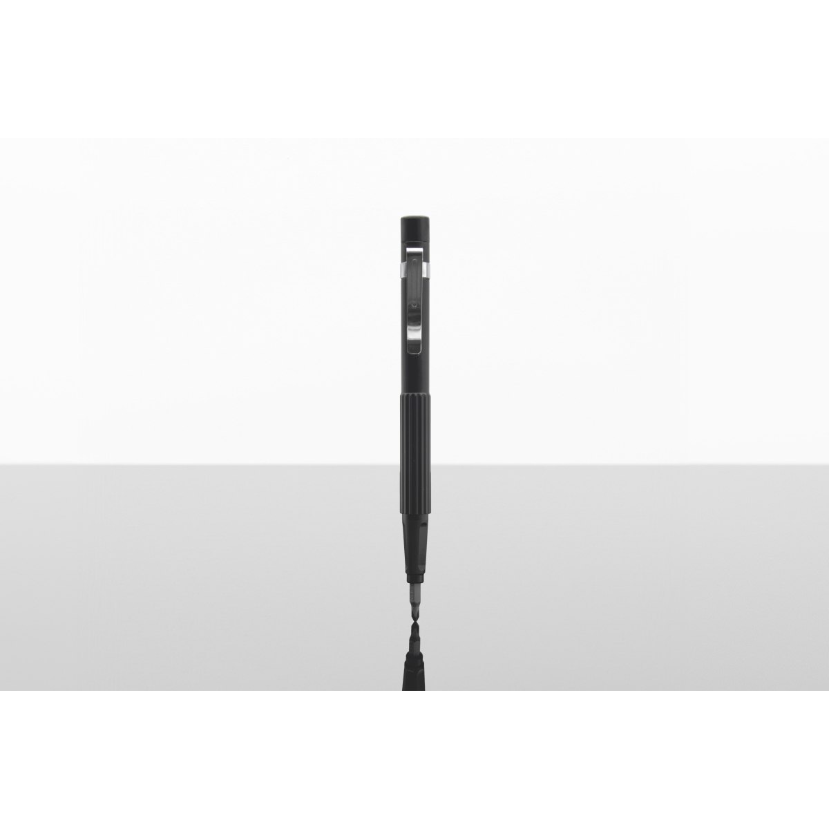 T17 - 12-in-1 Screwdriver