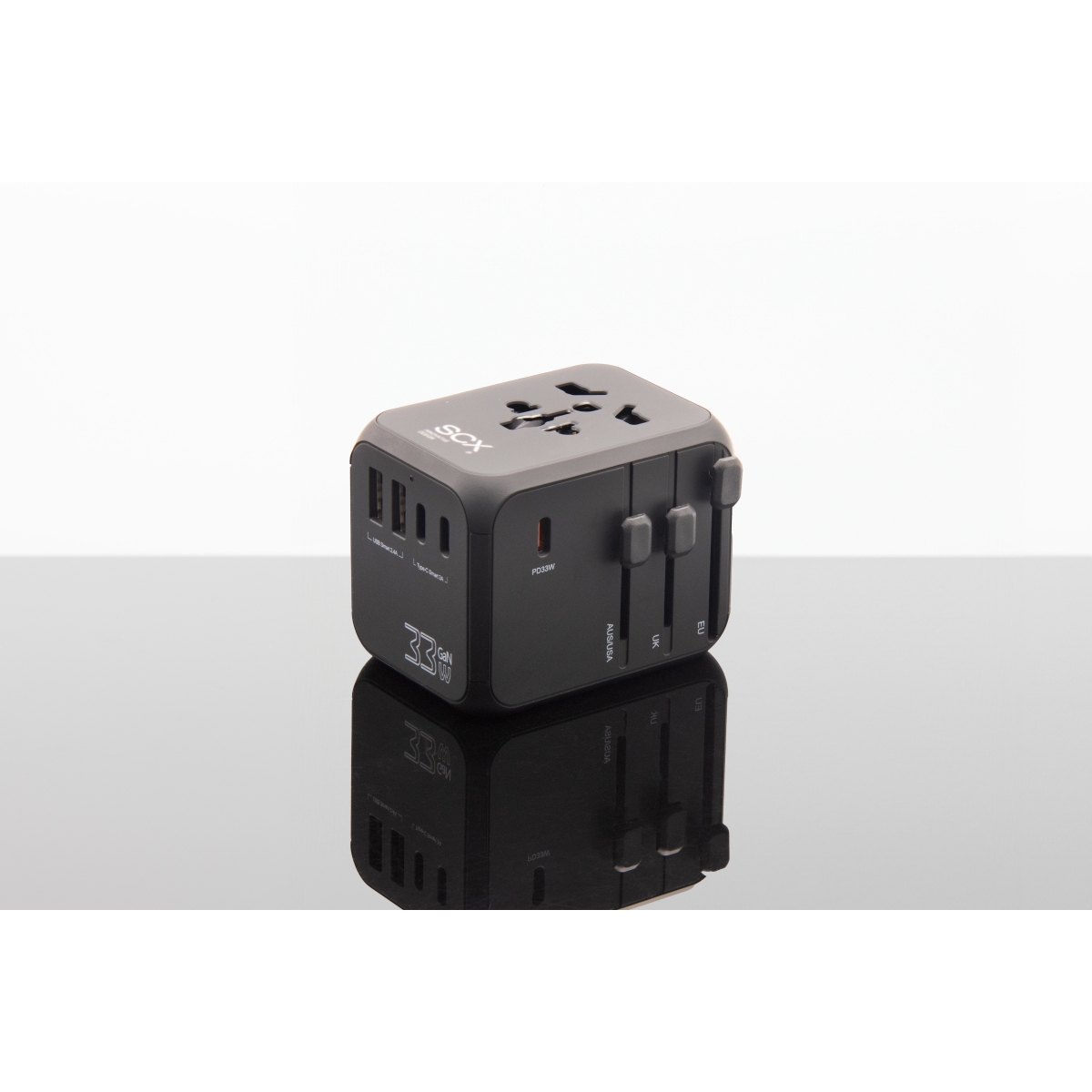 T16 - Universal travel adapter 33W