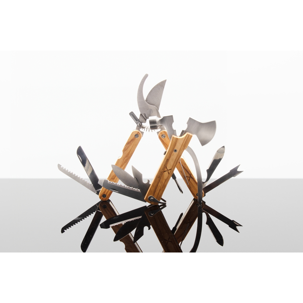 T32 - Olive wood multi-tools set