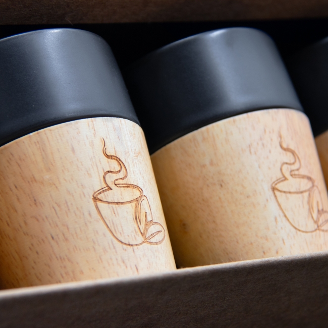 D06 - Set of 4 smart magnet mugs