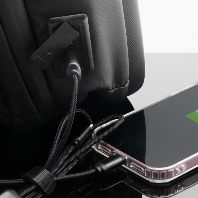L12 - Shield backpack 10.000 mAh