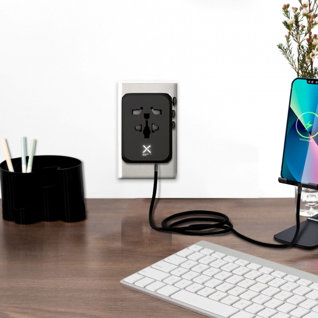 T16 - Universal travel adapter 33W