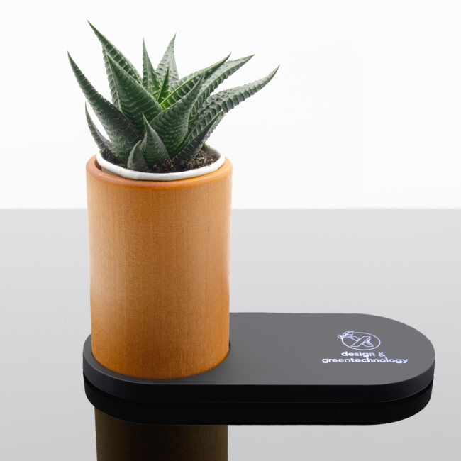 10W charging base and desktop air filtering plant